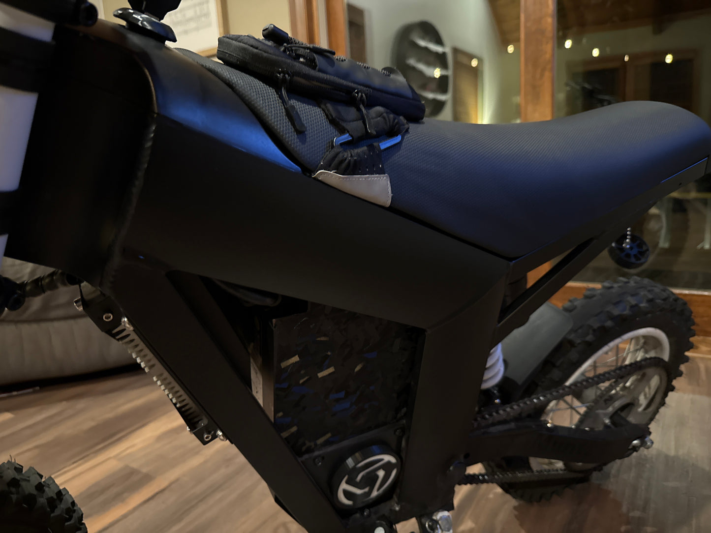 sticker to cover tuttio logo