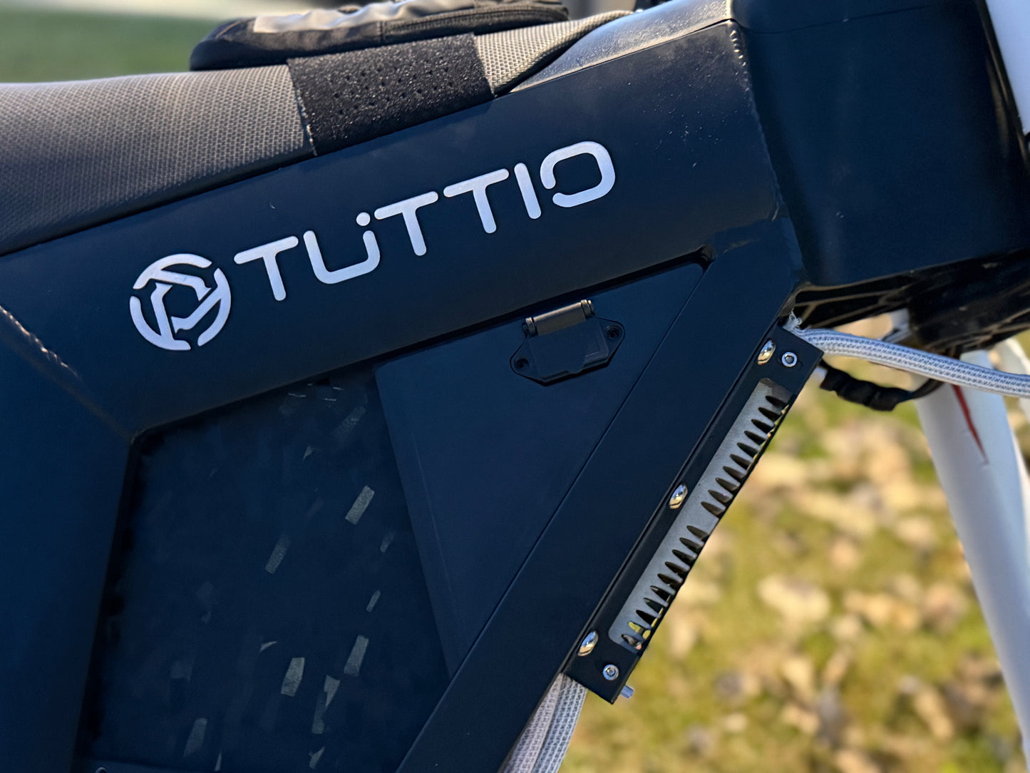Tuttio / Kugoo battery panel for charging port