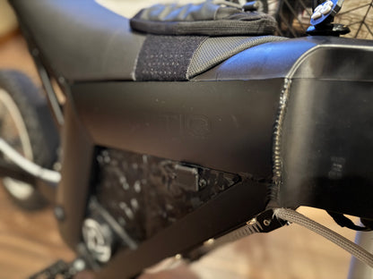 sticker to cover tuttio logo