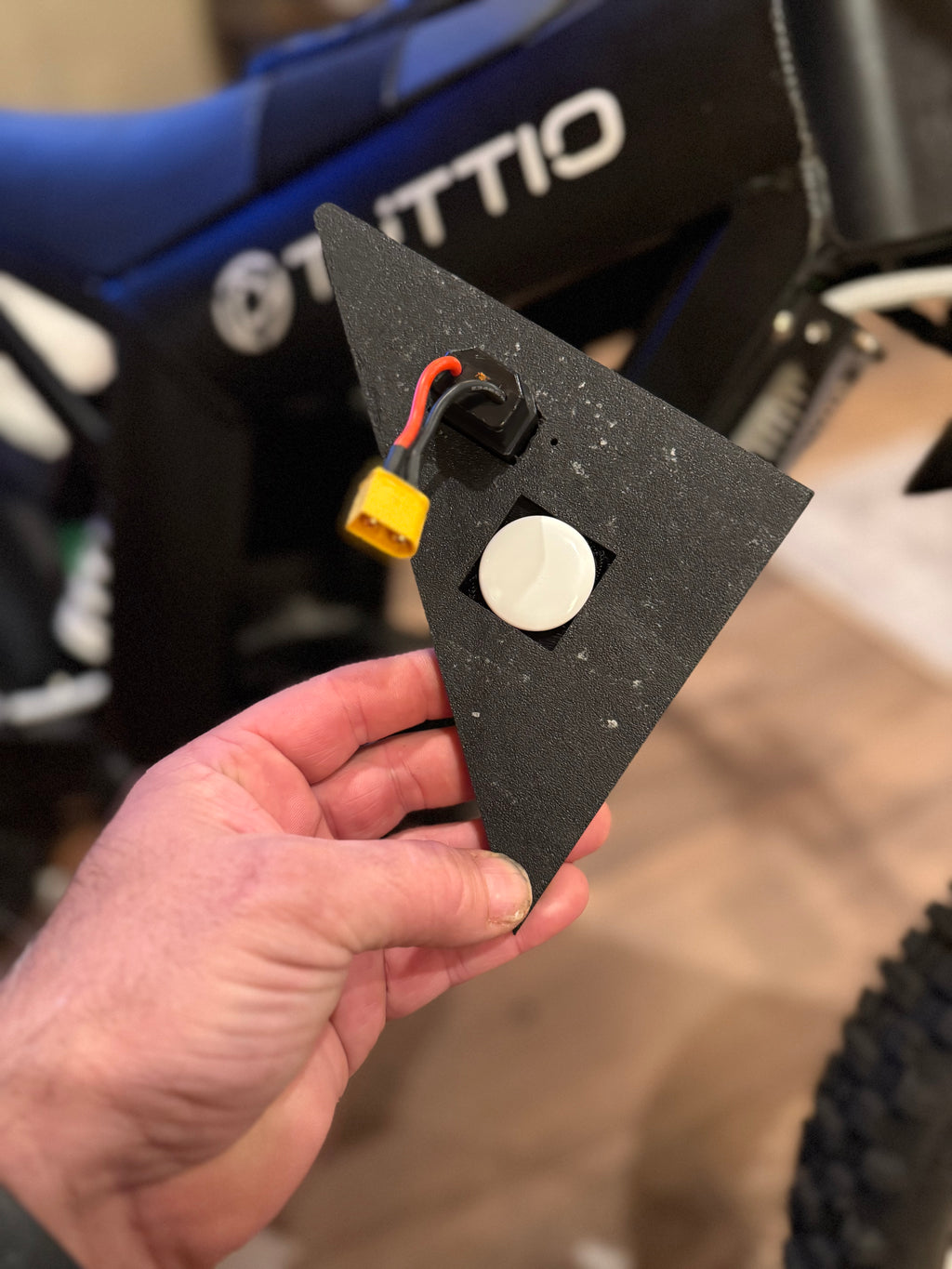 Tuttio / Kugoo battery panel for charging port (48V)